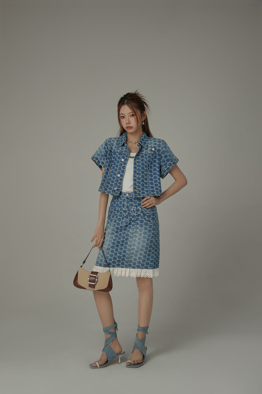 CHUU Heart Belted Lace Hem Shaped Pattern Denim Skirt