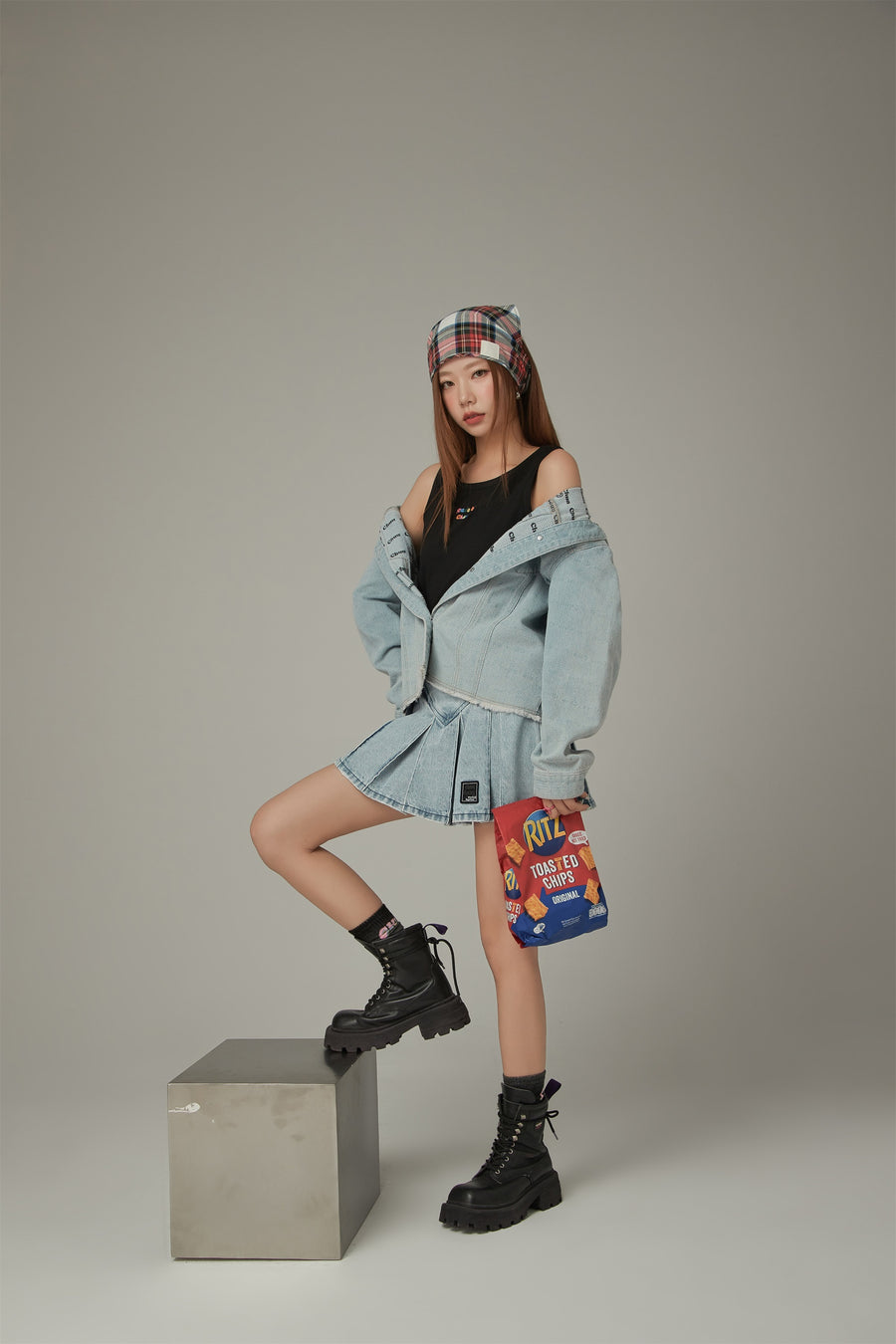 CHUU Logo Boxy Denim Jacket