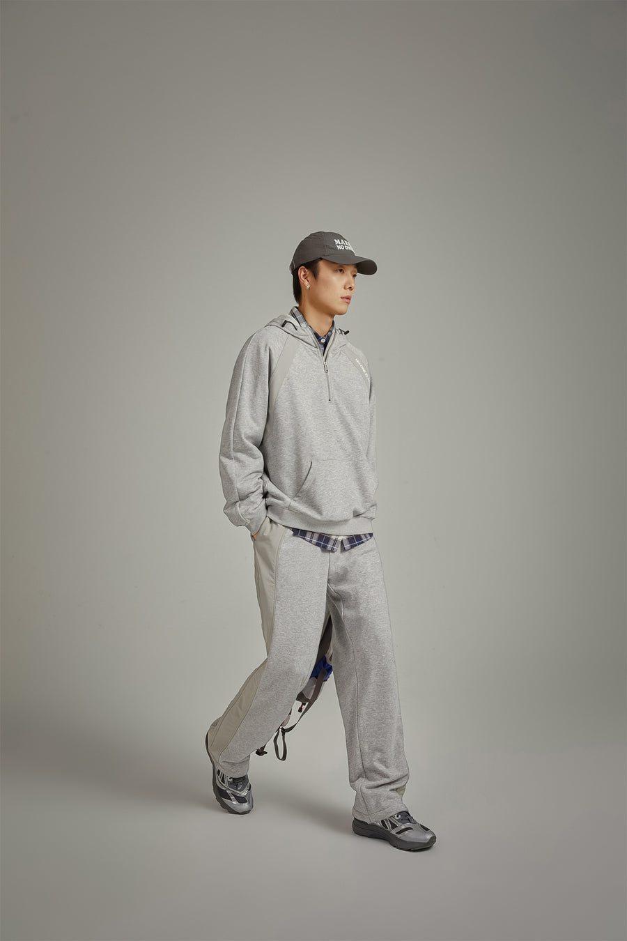 CHUU Two Toned String Wide Sweatpants