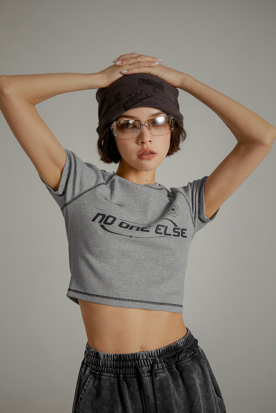 CHUU Noe Lettering Vintage Stitched Crop Short Sleeve T-Shirt