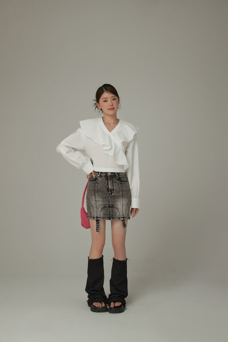 CHUU Asymmetrical Frill Big Collar Semi Crop Top