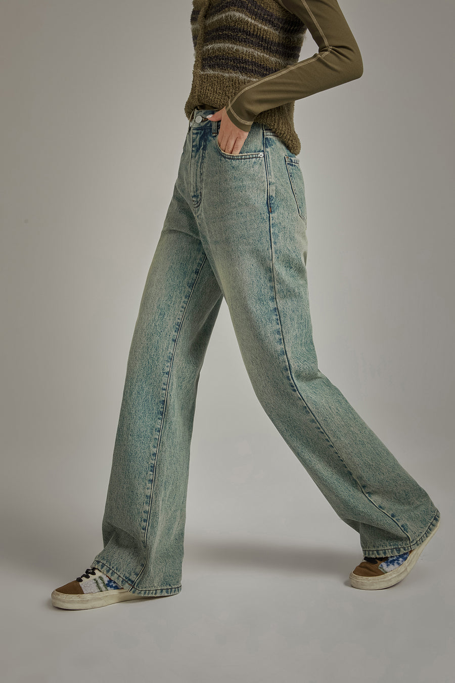 CHUU Basic Washed Wide Denim Jeans