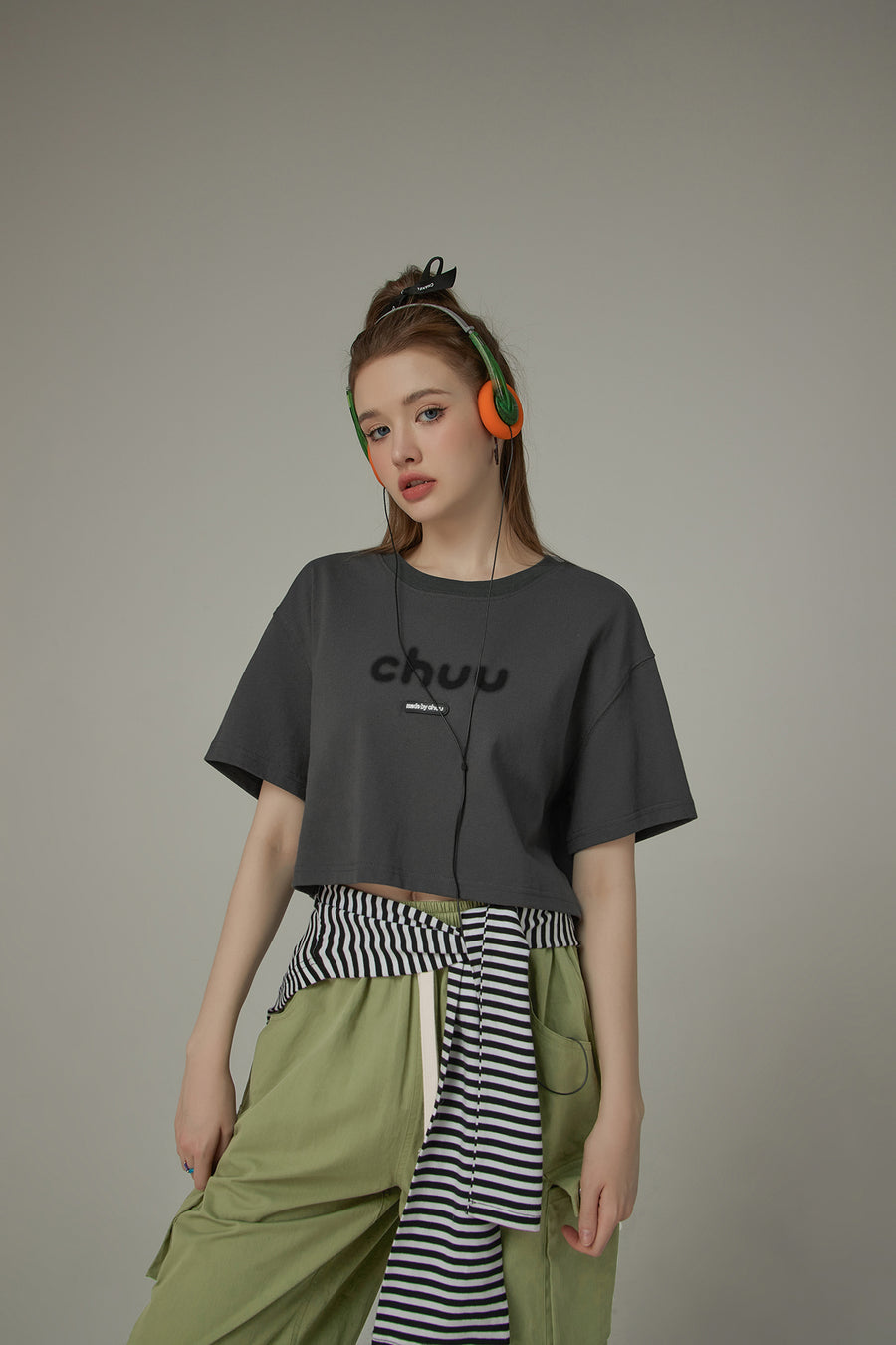 CHUU Chuu Lettering Logo Loose-Fitting Cropped Short Sleeve T-Shirt