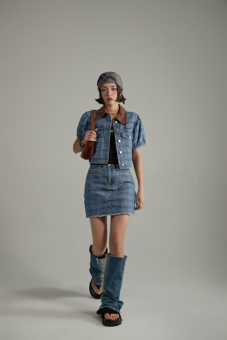 CHUU Checked Fringed Hem Denim Mini Skirt