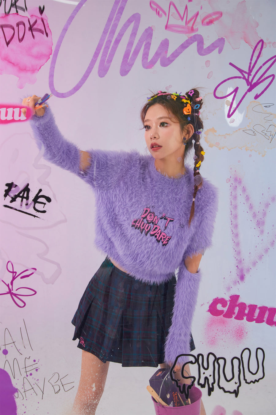 CHUU Fuzzy Sleeve Slit Crop Knit Sweater