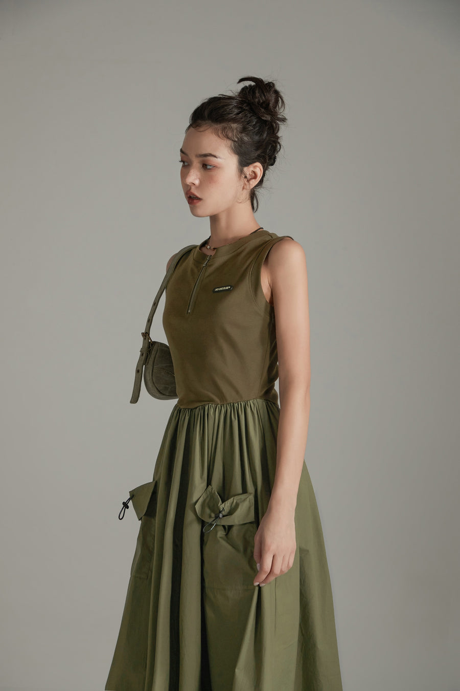 CHUU Sleeveless Cargo Pockets Dress