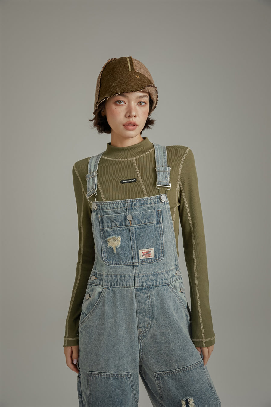 CHUU Knee Damaged Denim Overalls