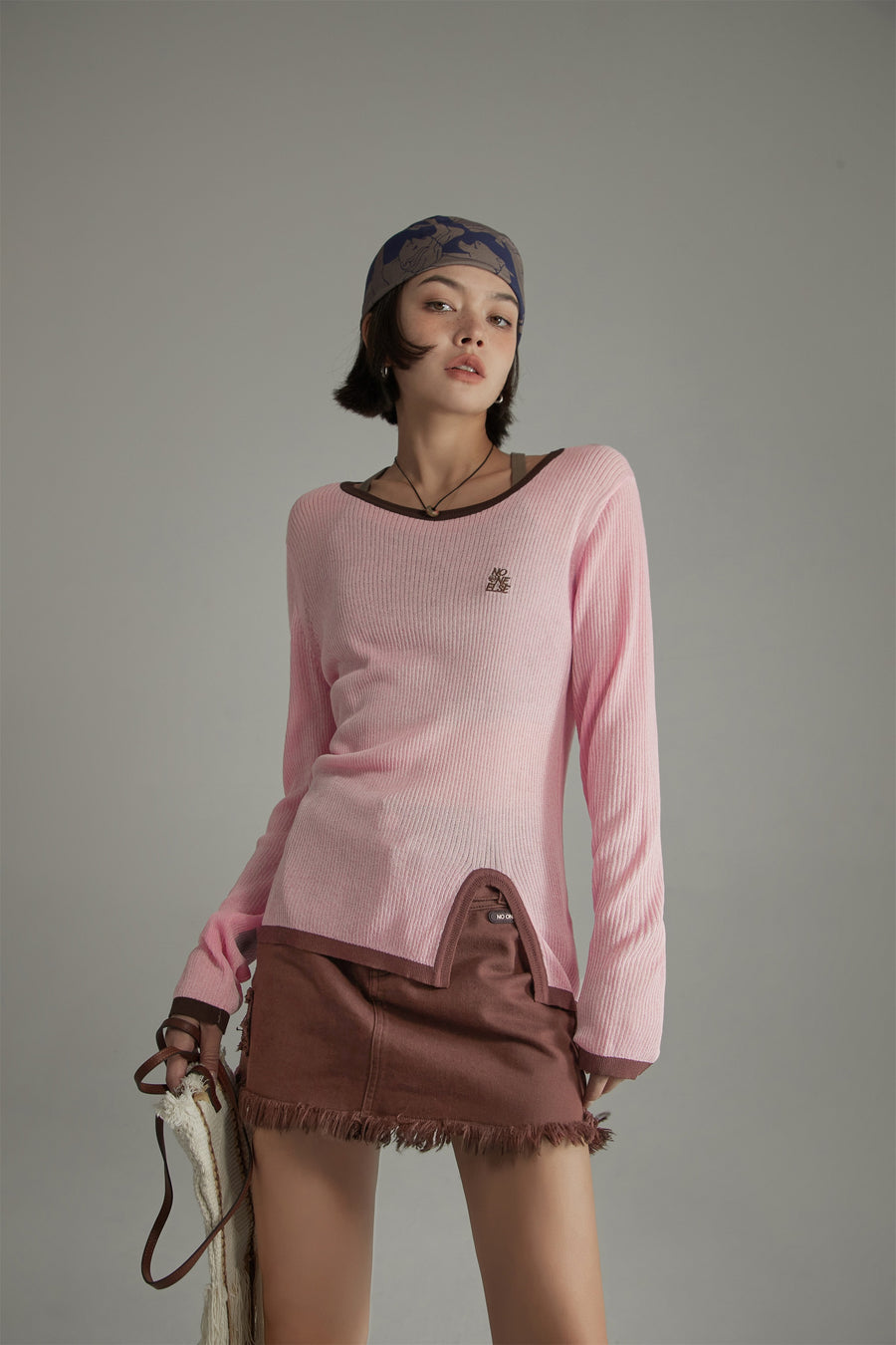 CHUU Slit Colorblocked Line Knit Top