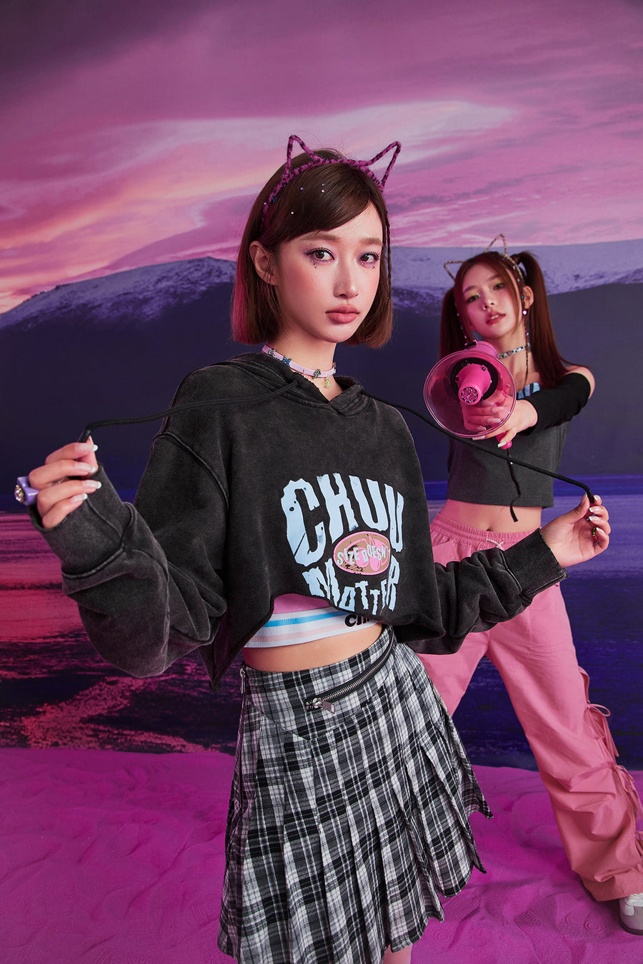 CHUU Size Doesnt Matter Vintage Crop Hoodie