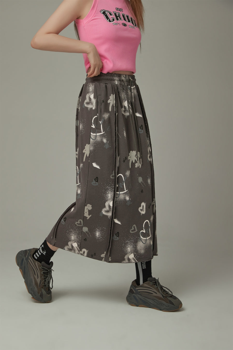 CHUU Graffiti Heart Long Skirt