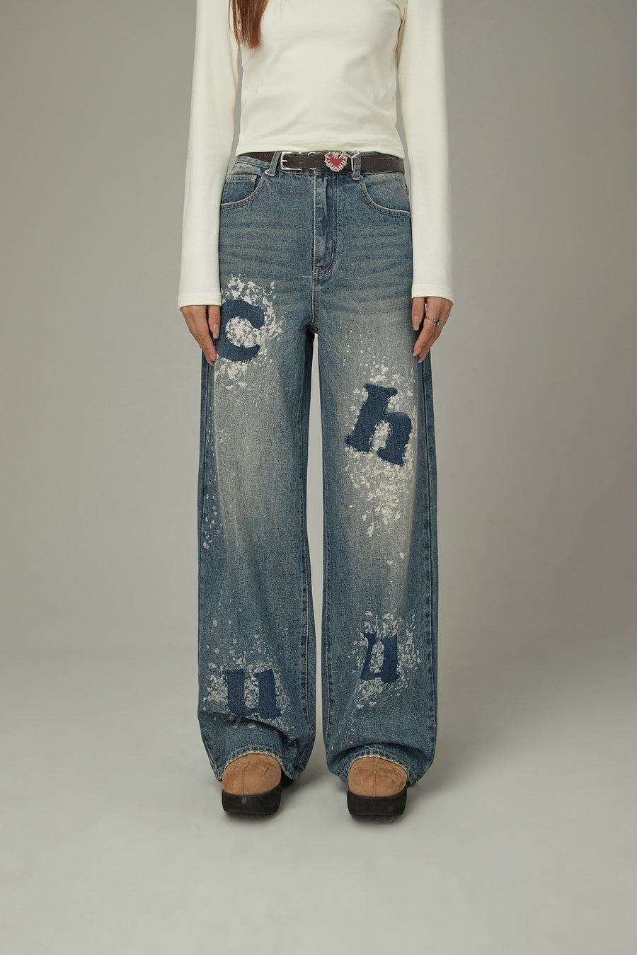 CHUU Jumbo Logo Lettering Washed Denim Jeans