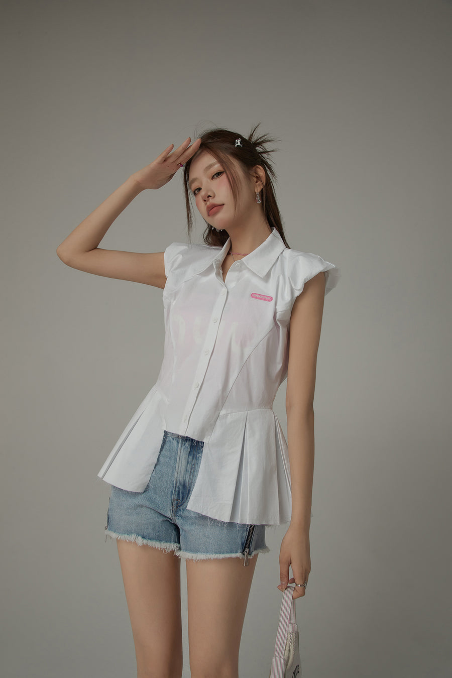 CHUU Unbalanced Puffy Sleeveflowy Hem Shirt