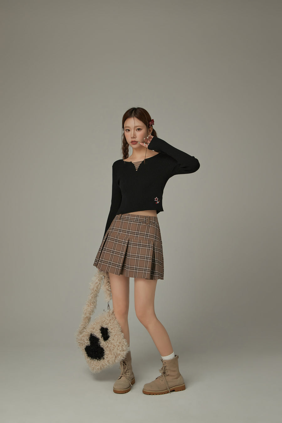 CHUU Embroidered Crop Knit Top