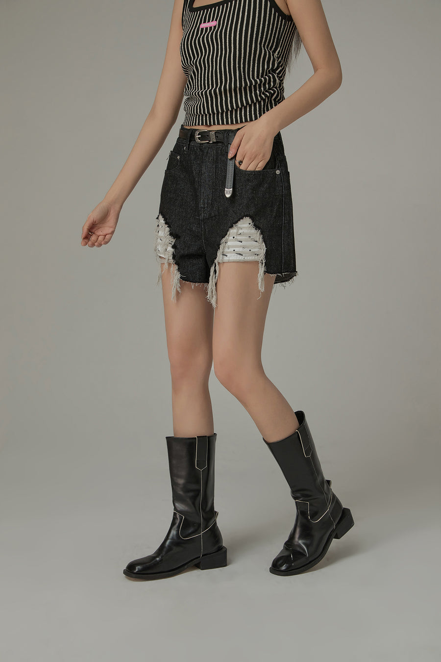 CHUU Exposed Logo Pocket Liner Distressed Denim Shorts