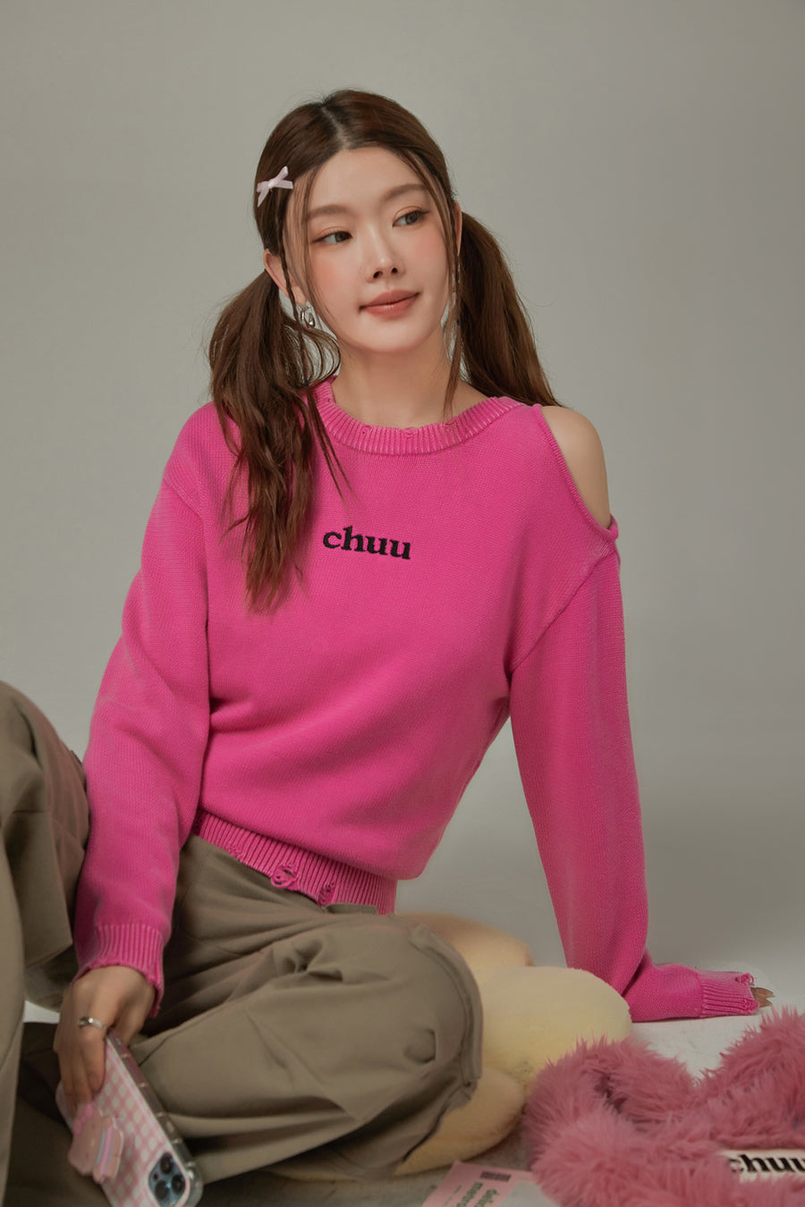 CHUU One Shoulder Cut Out Distressed Knit Sweater