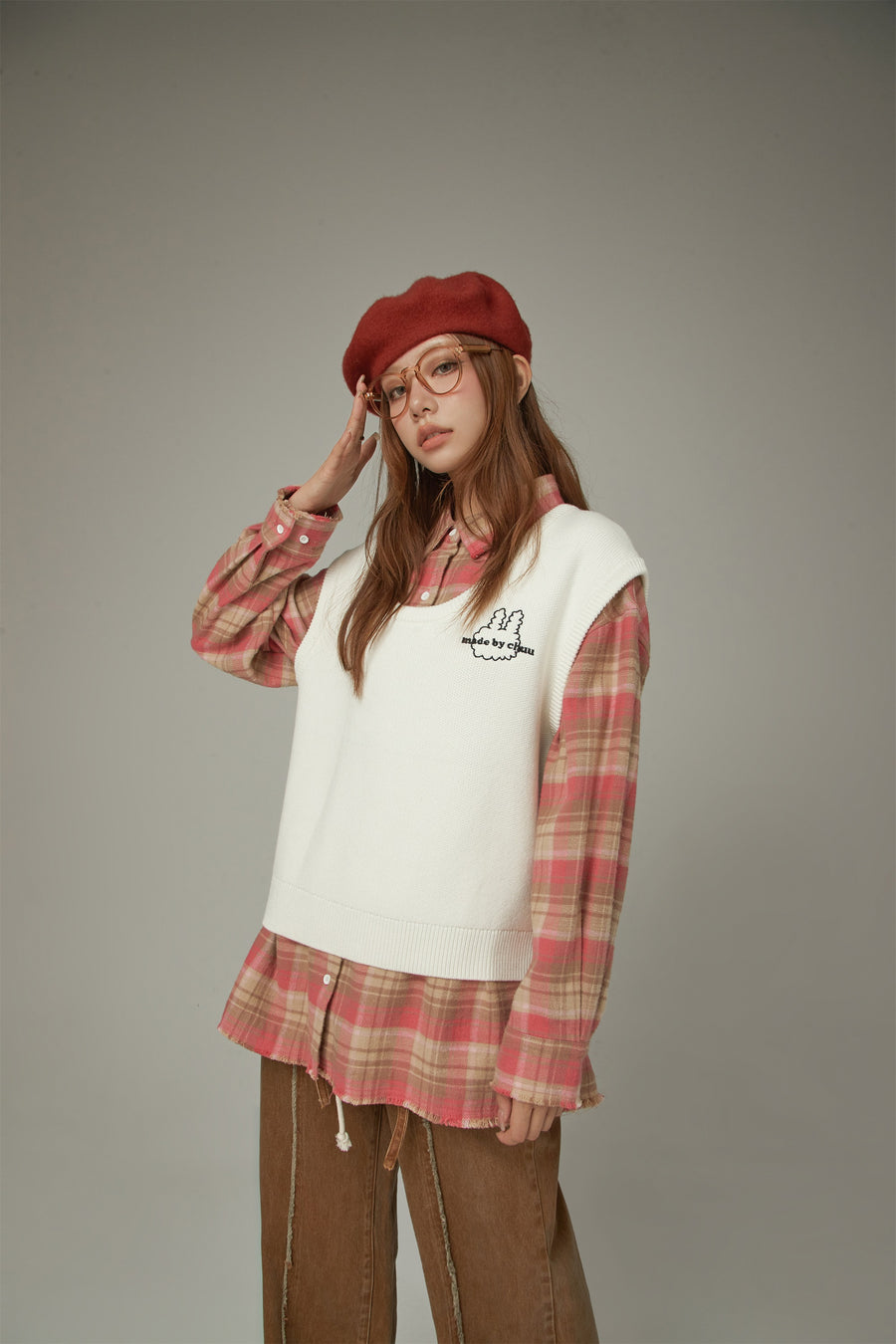 CHUU Rabbit Embroidery Knit Vest