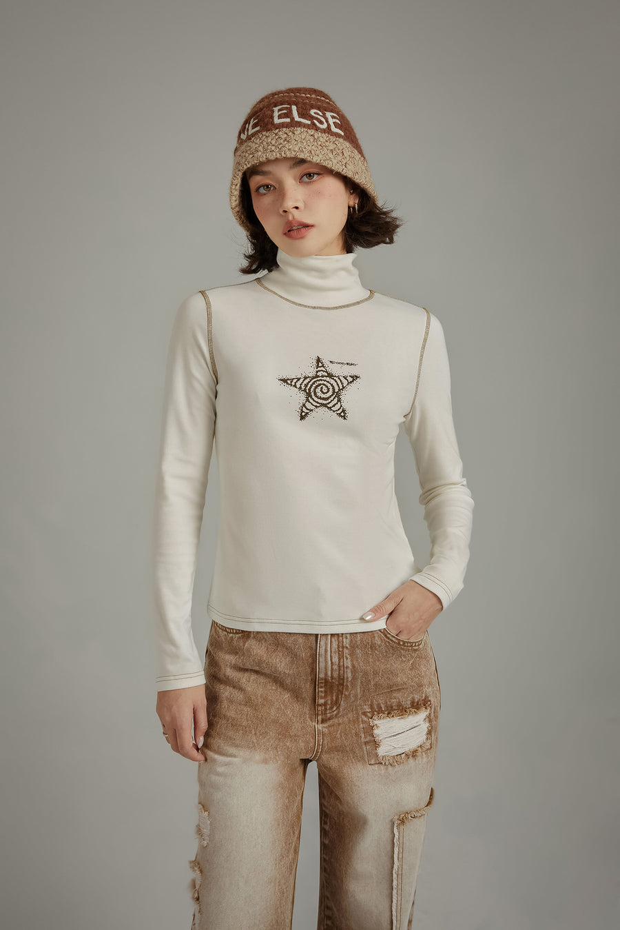 CHUU Star High Neck Stitch Top