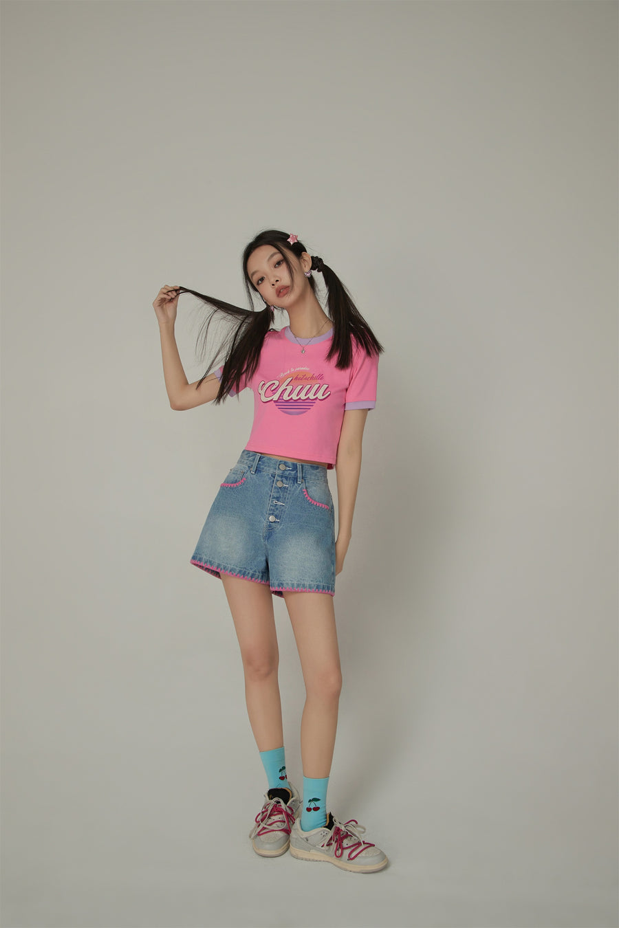 CHUU Color Line Button Denim Shorts