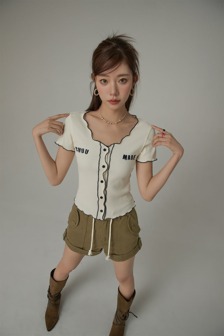 CHUU Color Ruffle Lining Button Slim Top