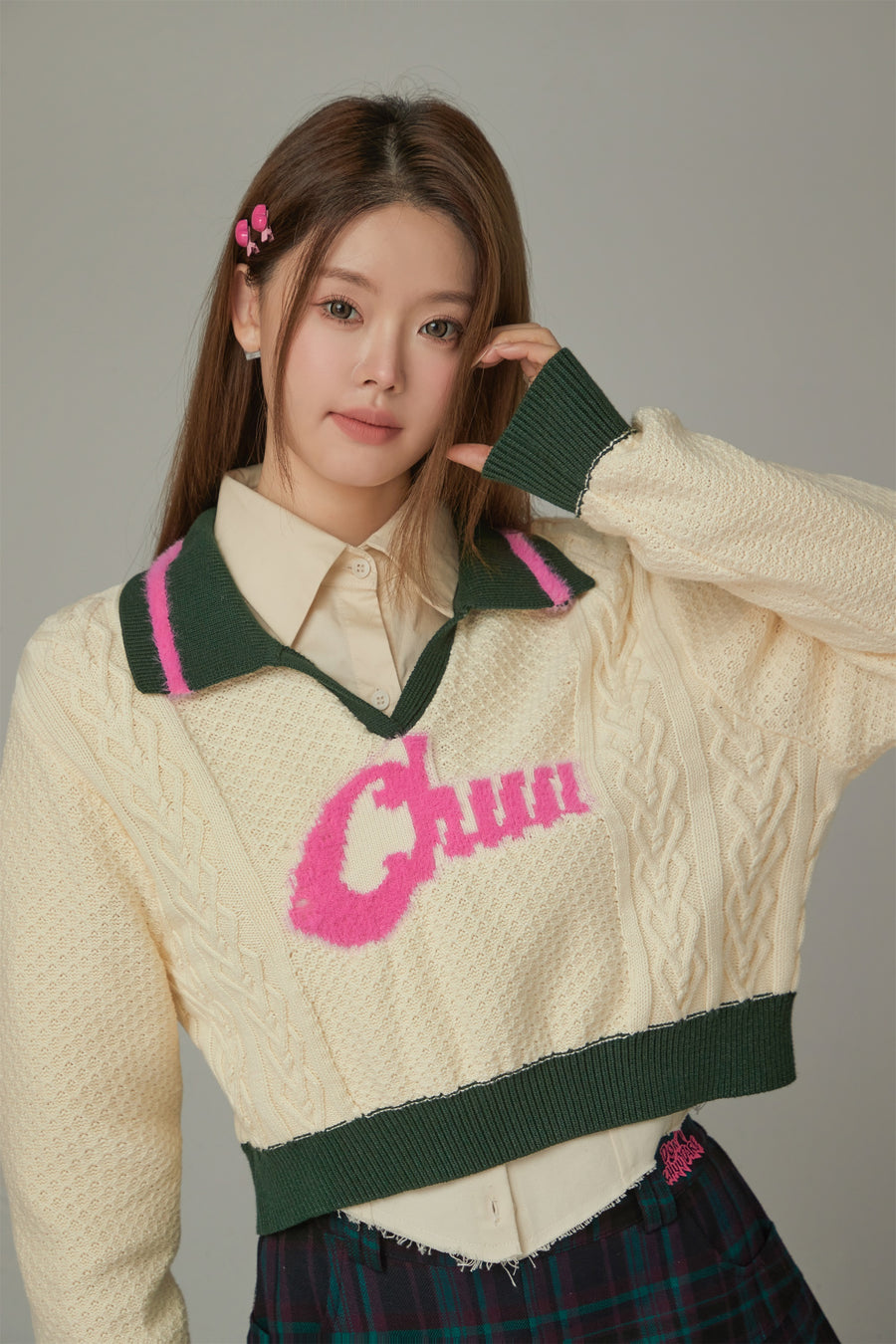 CHUU Logo Open Collar Crop Knit Sweater