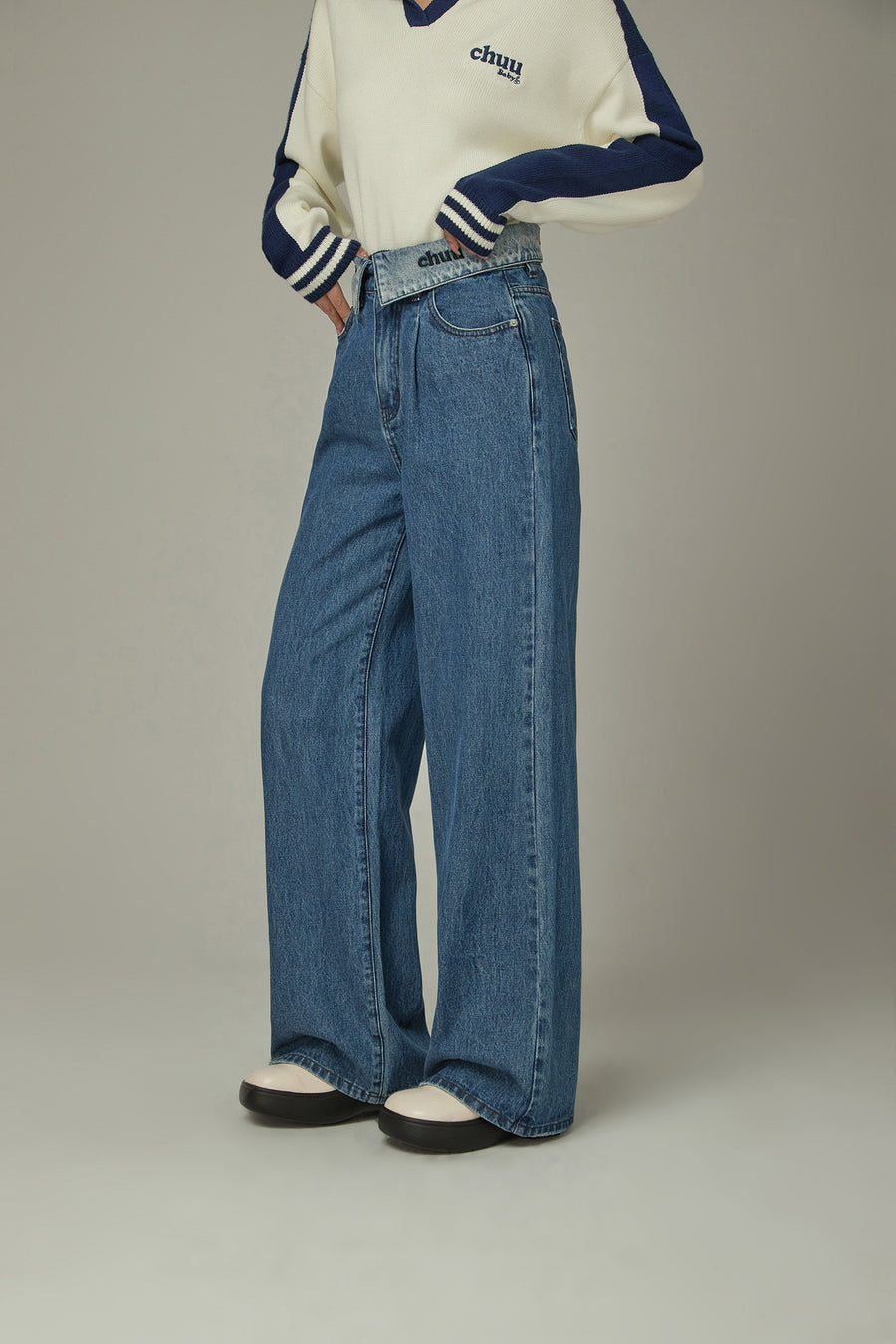 CHUU Logo Folded Waist Straight Denim Jeans