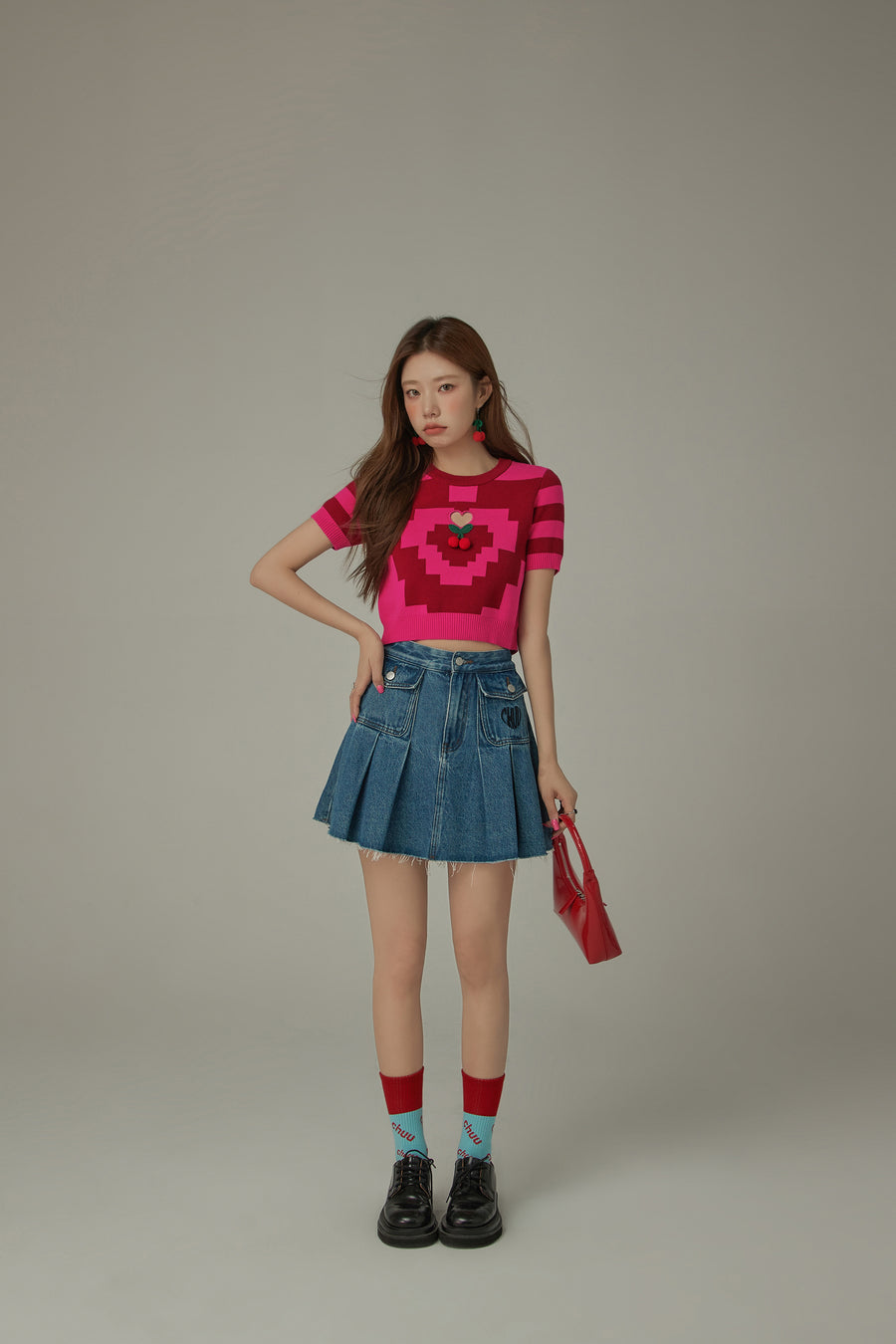 CHUU Pixel Pattern Heart Cutout Color Knit Sweater