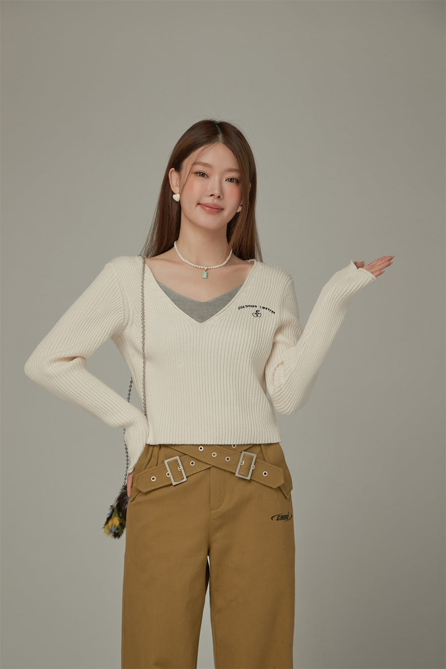 CHUU Color V-Neck Layered Knit Sweater