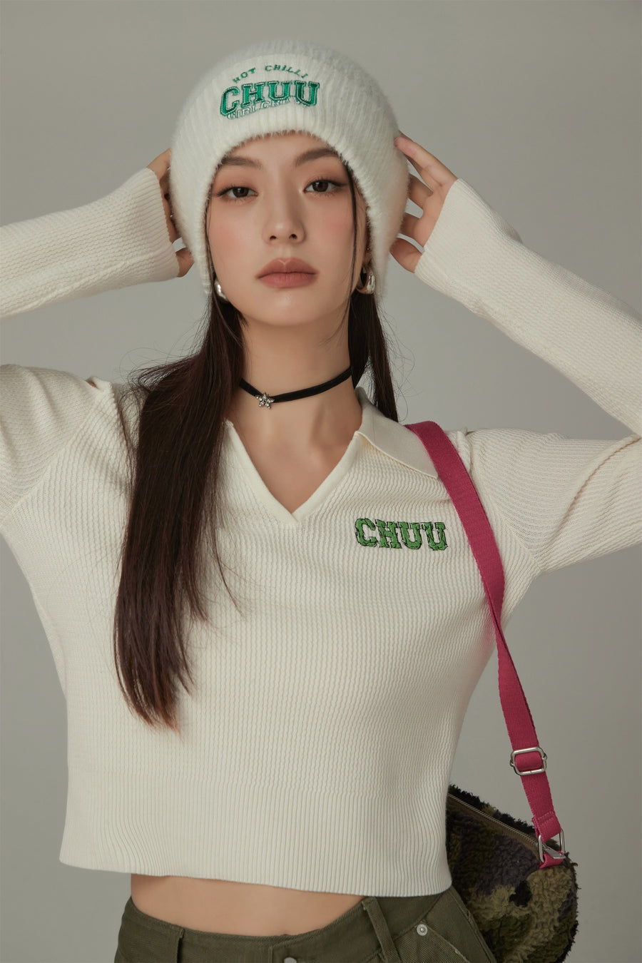 CHUU Logo V-Neck Open Shoulder Top