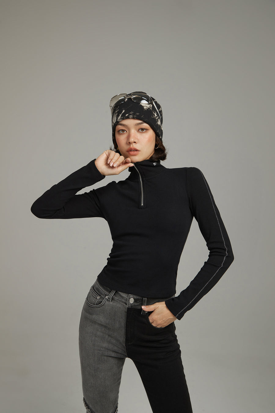 CHUU Half Zip Up High Neck Top