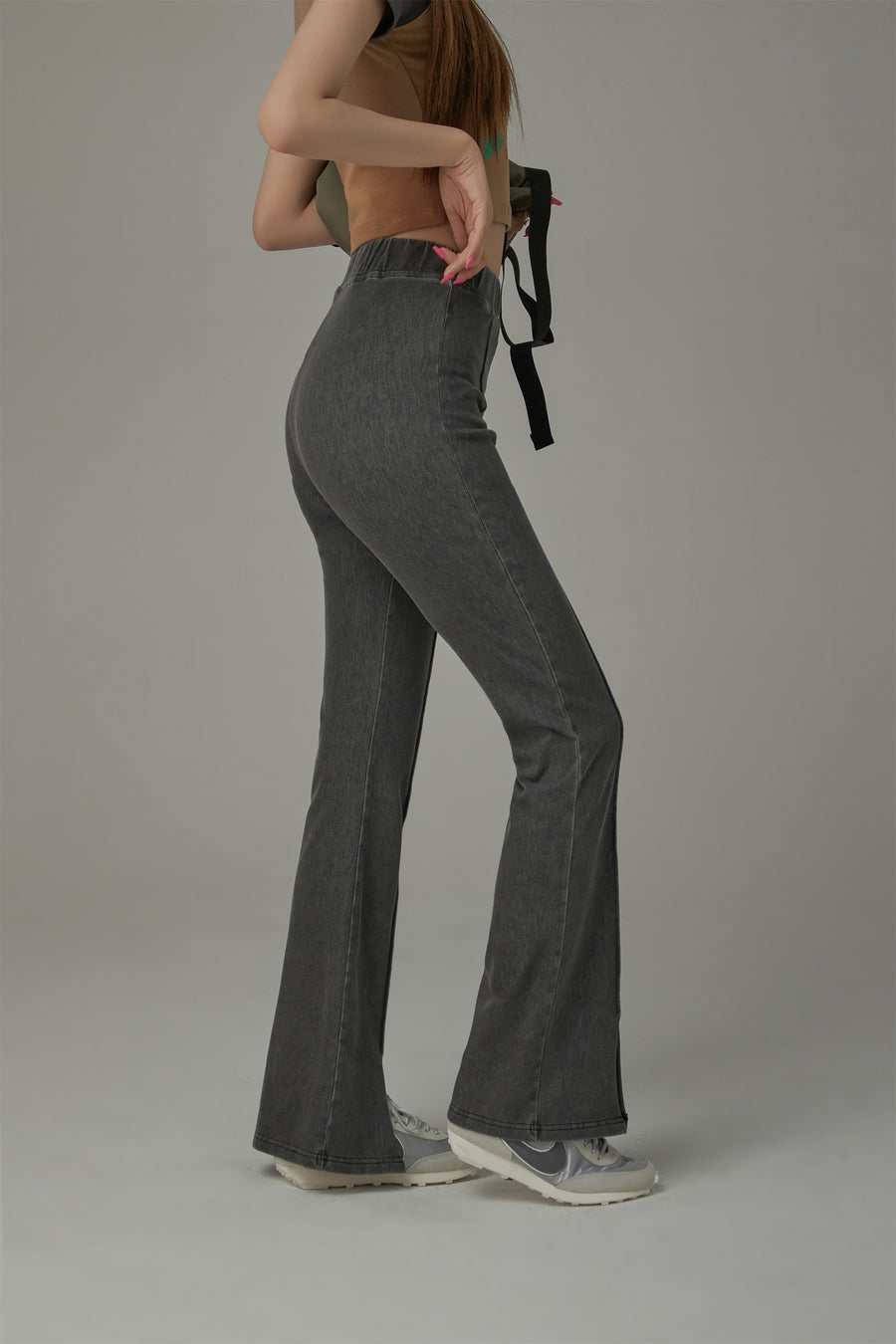 CHUU Elastic Waist Slit Semi Bootcut Pants