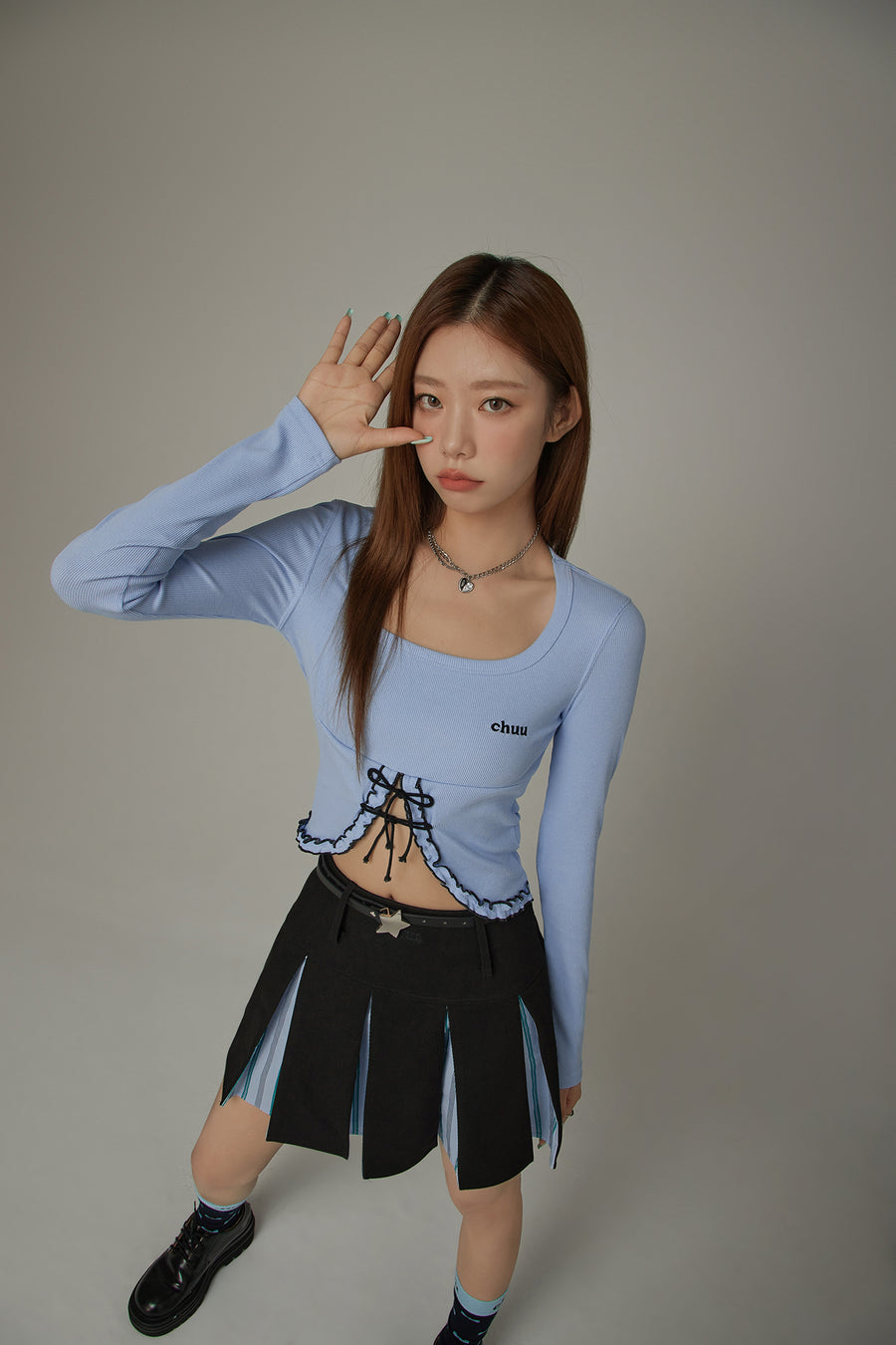 CHUU Ruffle Bow Lace Up Logo Slim Cropped T-Shirt