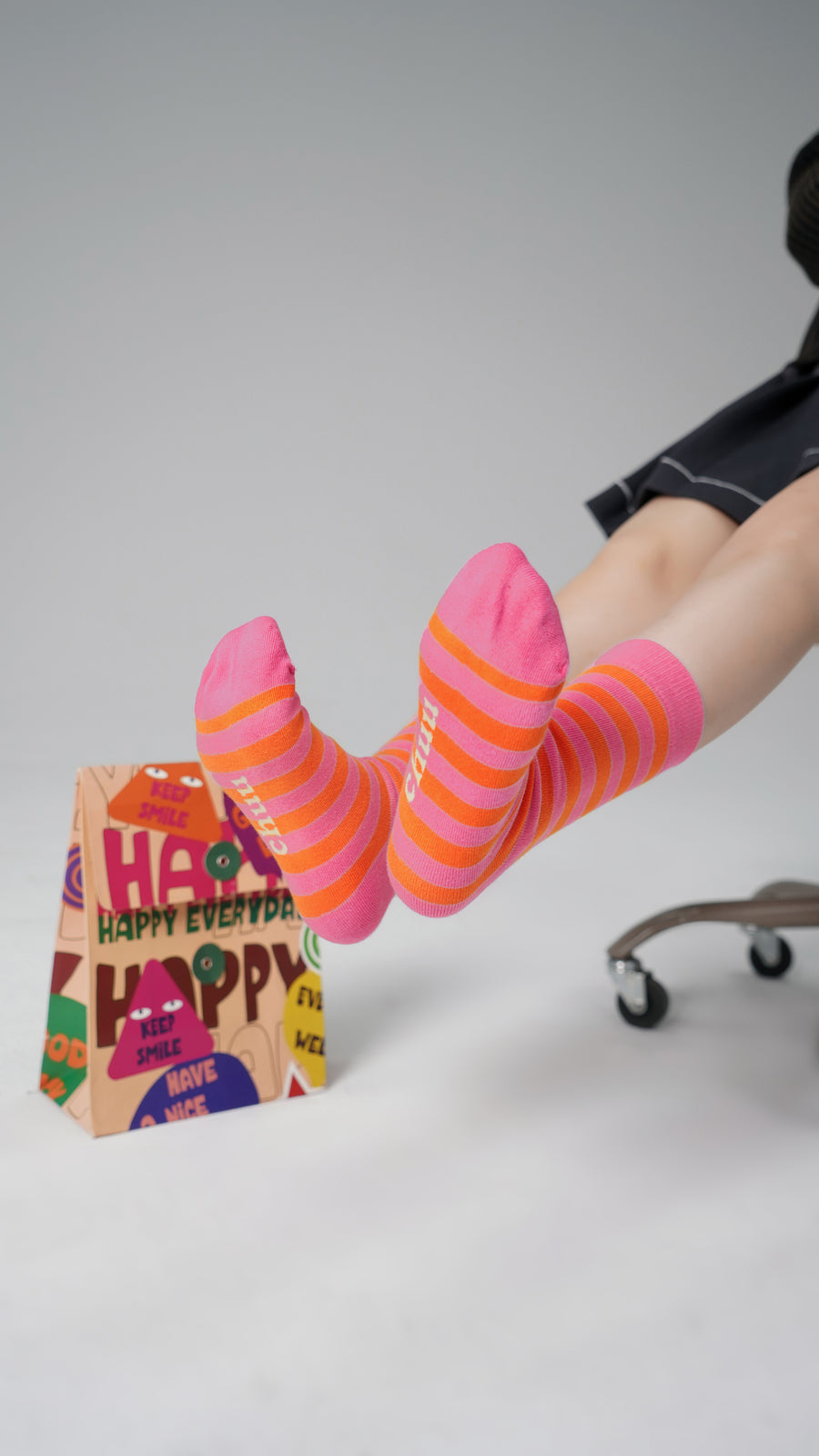 CHUU Striped Knit Logo High Socks