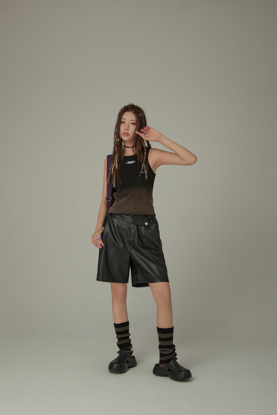 CHUU Pintuck Leather Shorts