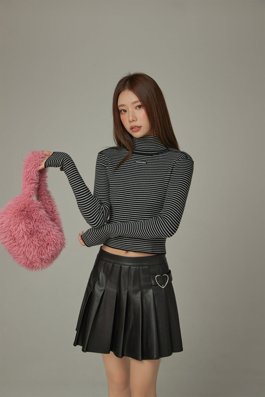 CHUU Striped Crop Turtle Neck Knit Top