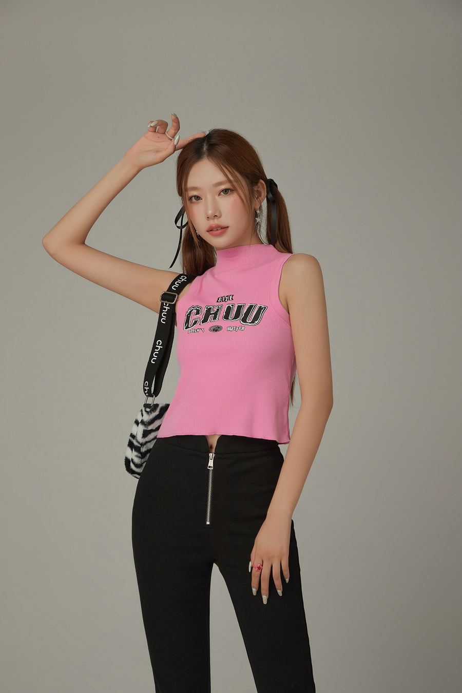 CHUU Size Doesnt Matter High Neck Logo Sleeveless Top