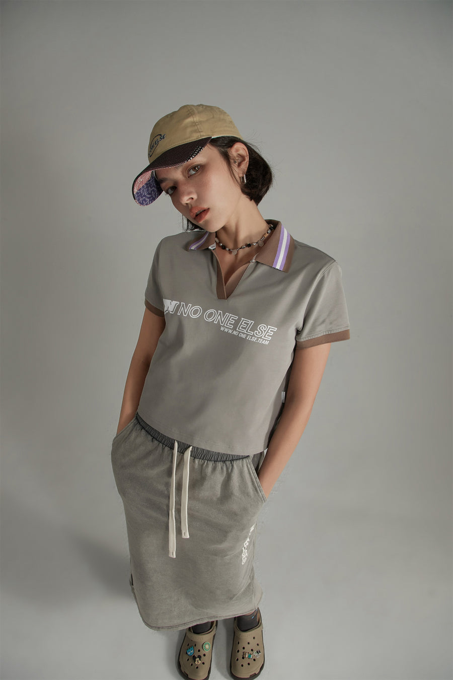 CHUU Open Collar Color Logo Sporty T-Shirt