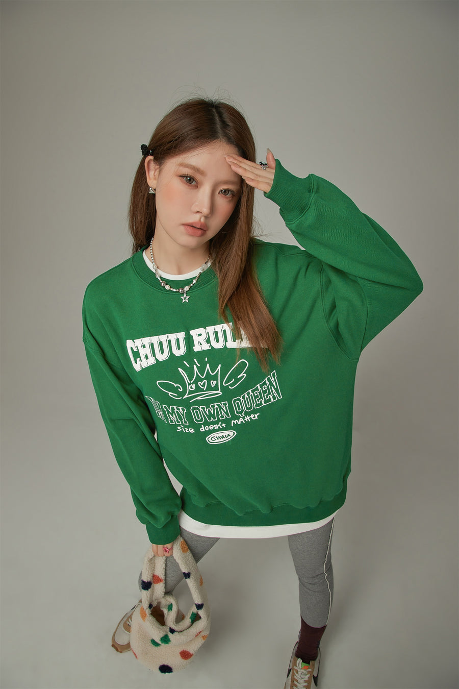 CHUU Be My Own Queen Lettering Loose Fit Sweatshirt