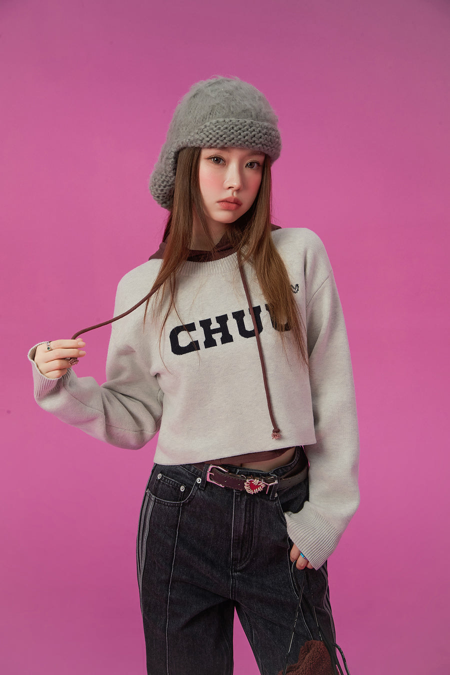 CHUU Simple Logo Crop Knit Top