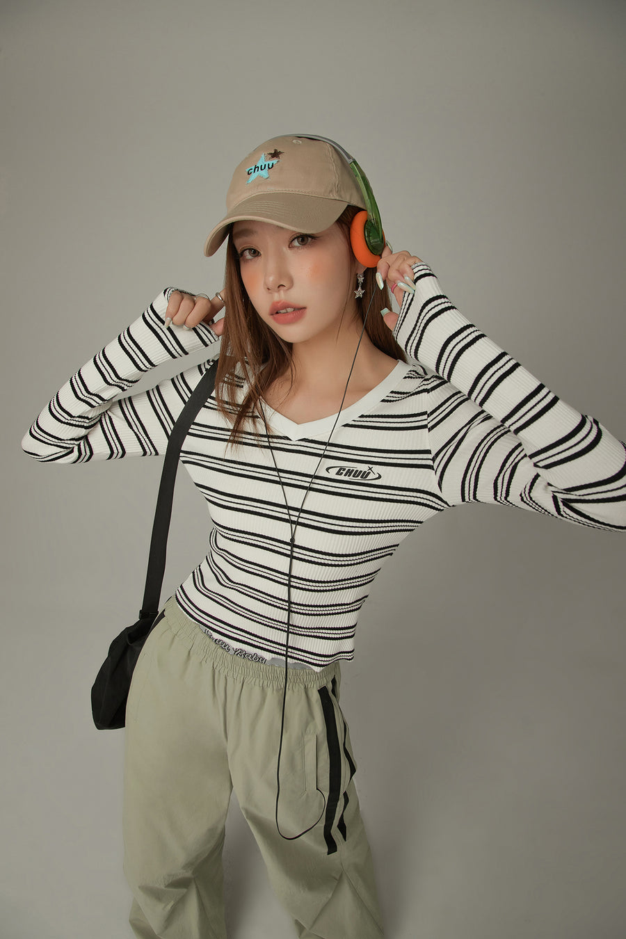 CHUU V-Neck Striped T-Shirt