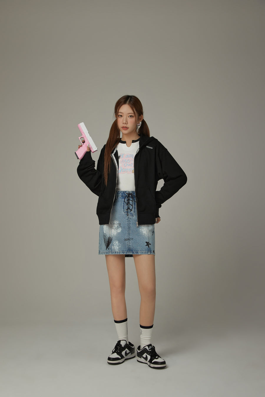 CHUU Lace Up Heart Star Denim Skirt