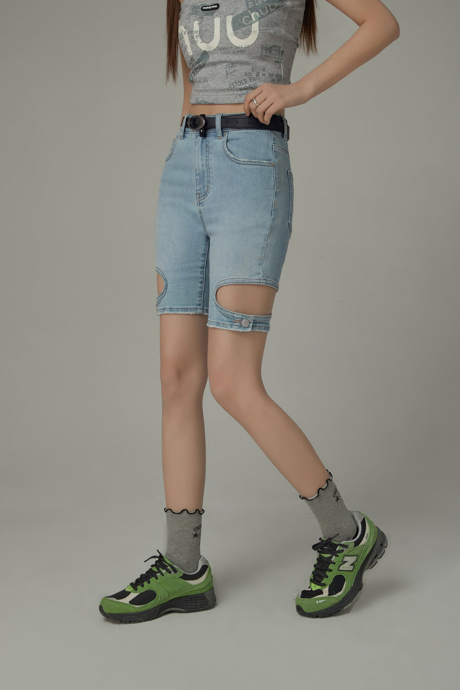 CHUU Side Cut Outs Denim Shorts