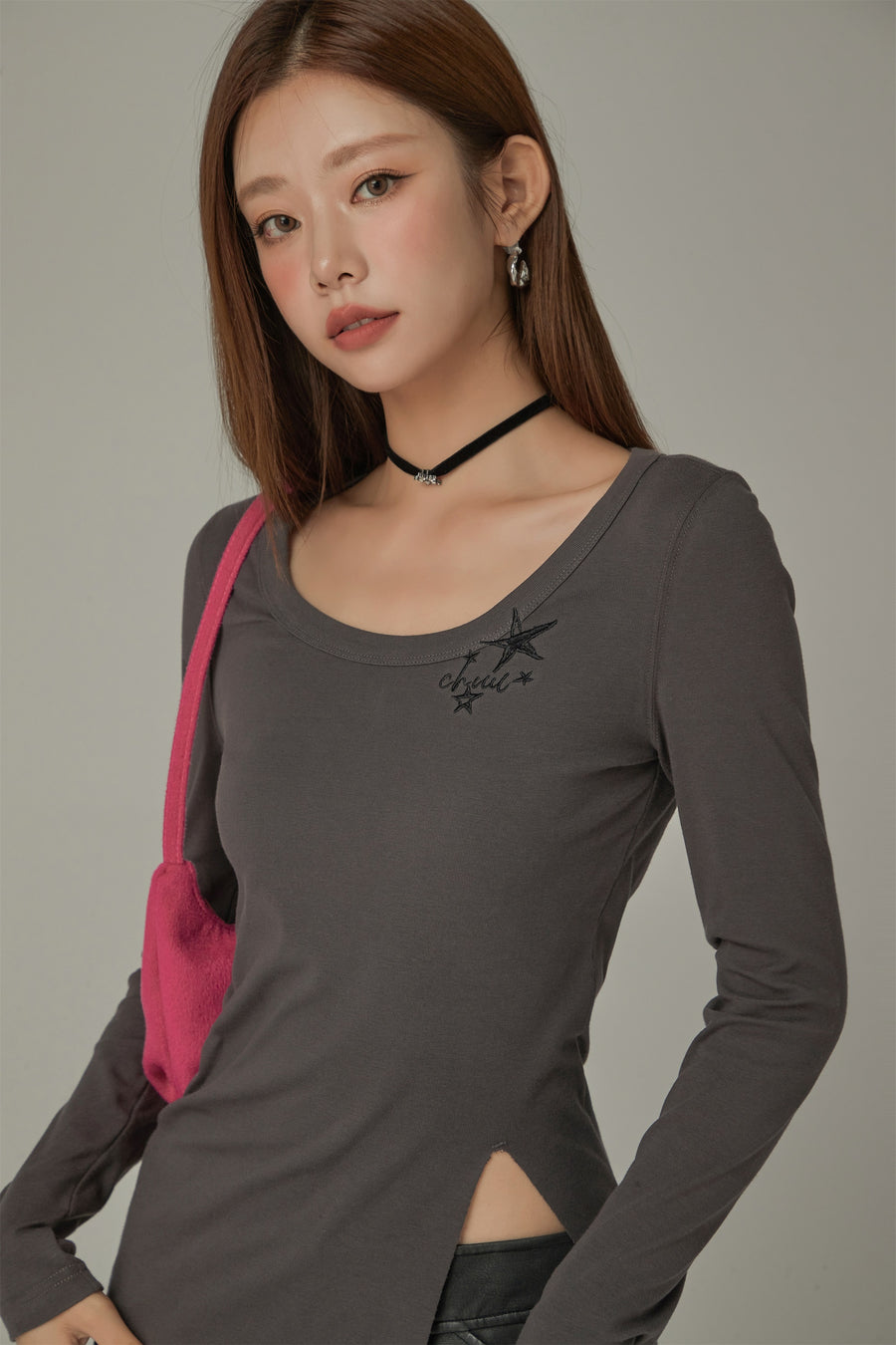 CHUU Star Slit Basic T-Shirt