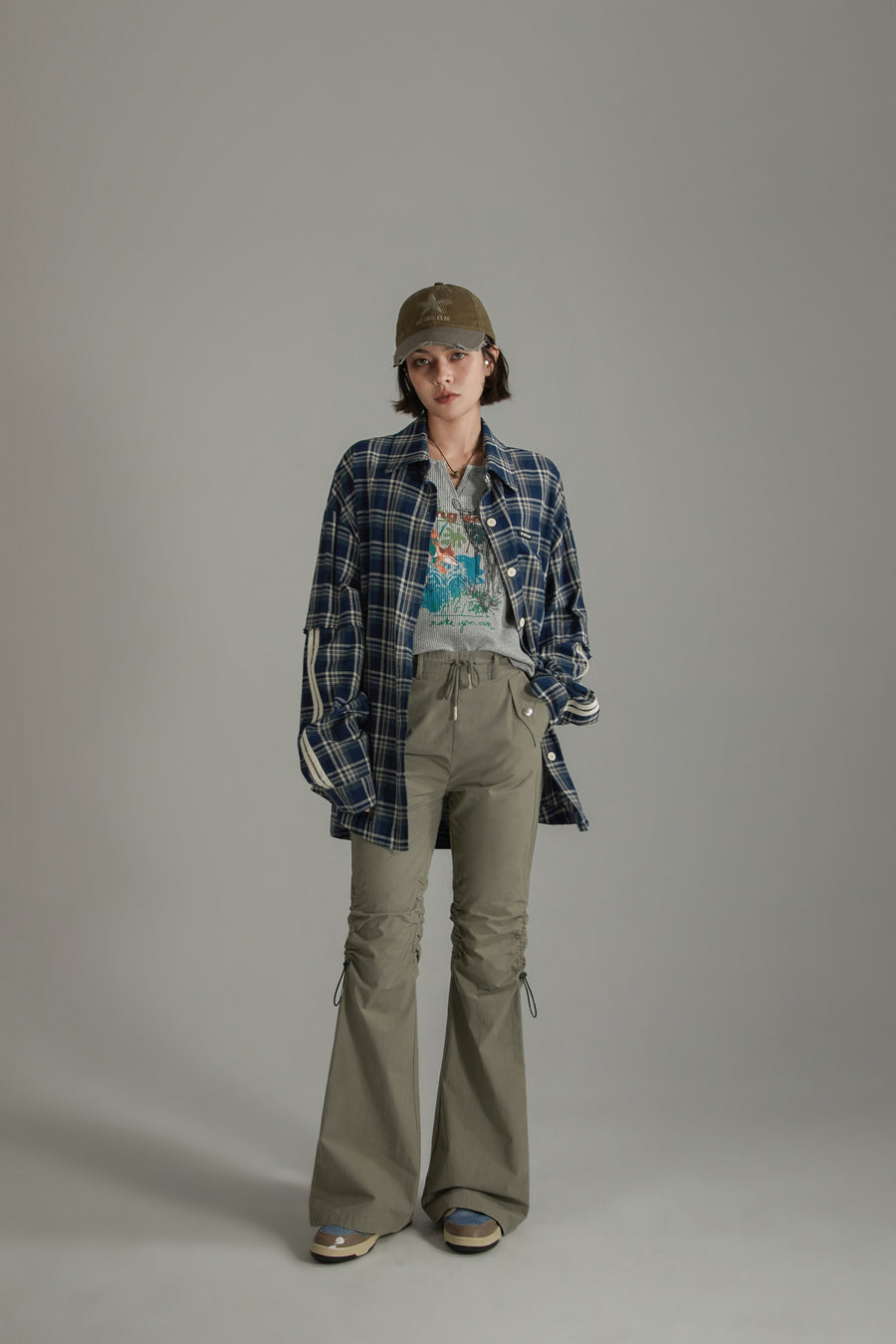 CHUU String Shirring Bootcut Cargo Style Pants