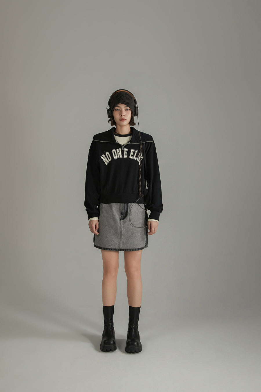 CHUU Logo Half Zip-Up High Neck Sweatshirt