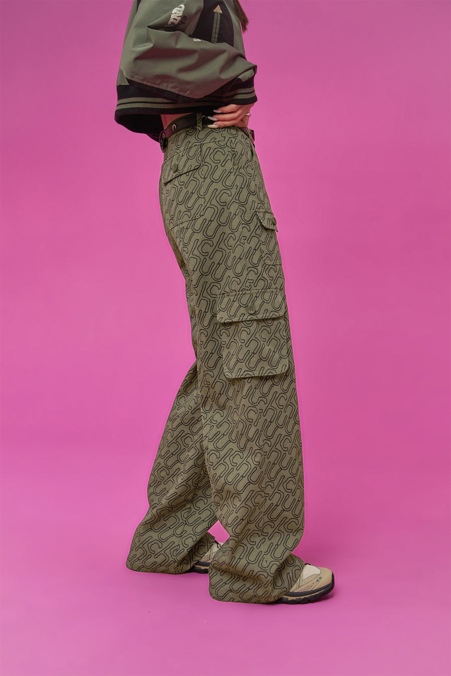 CHUU Logo Lettering Cargo Wide Pants