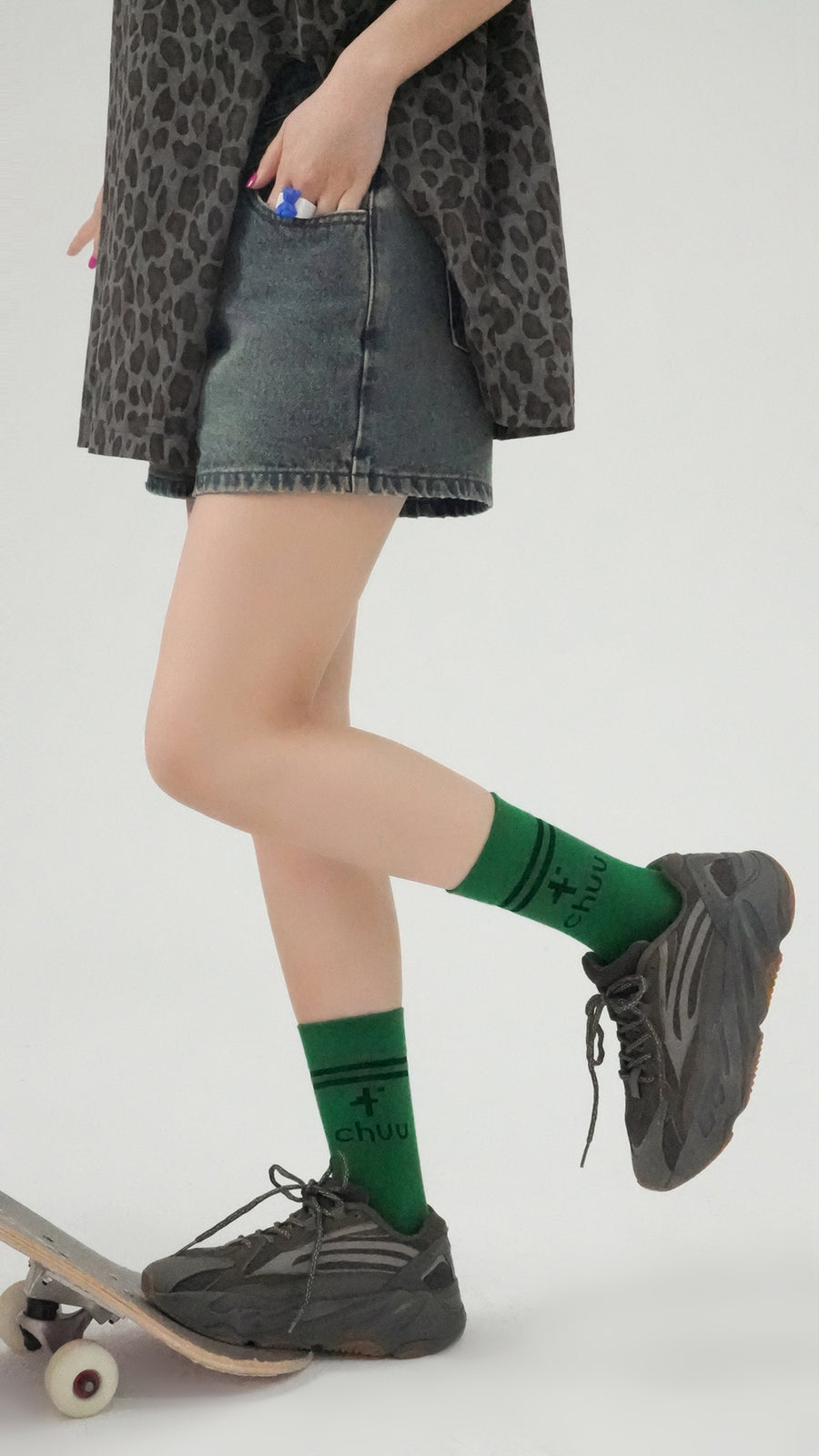 CHUU Logo Line High Socks