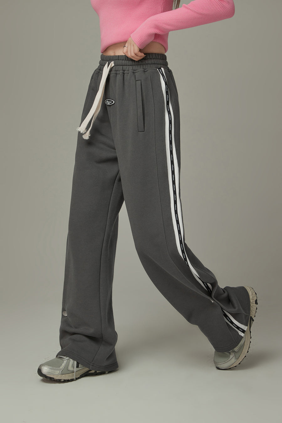 CHUU Elastic Waist Wide Sporty Pants