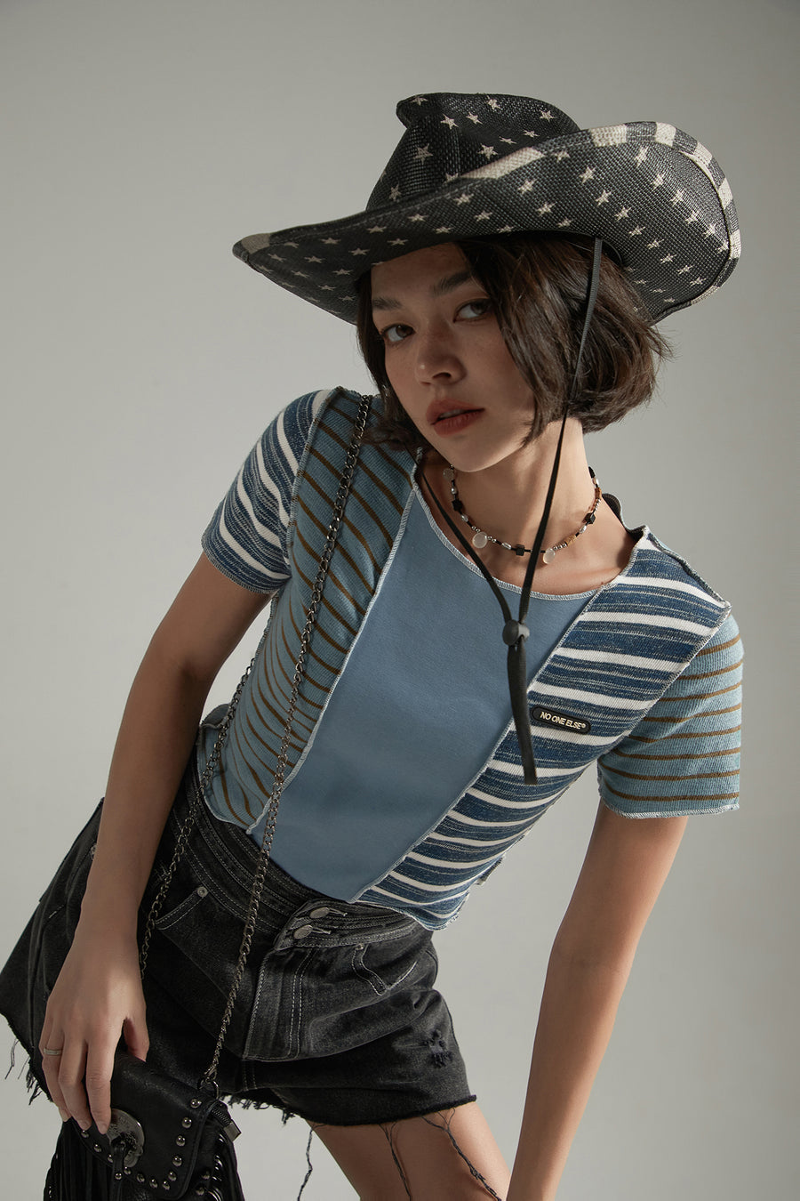 CHUU Contrast Striped Slim Cropped T-Shirt