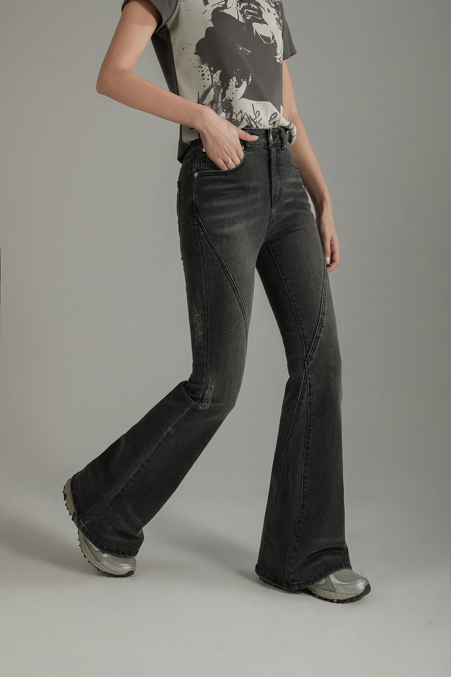 CHUU Lightly Distressed Slim Bootcut Denim Jeans