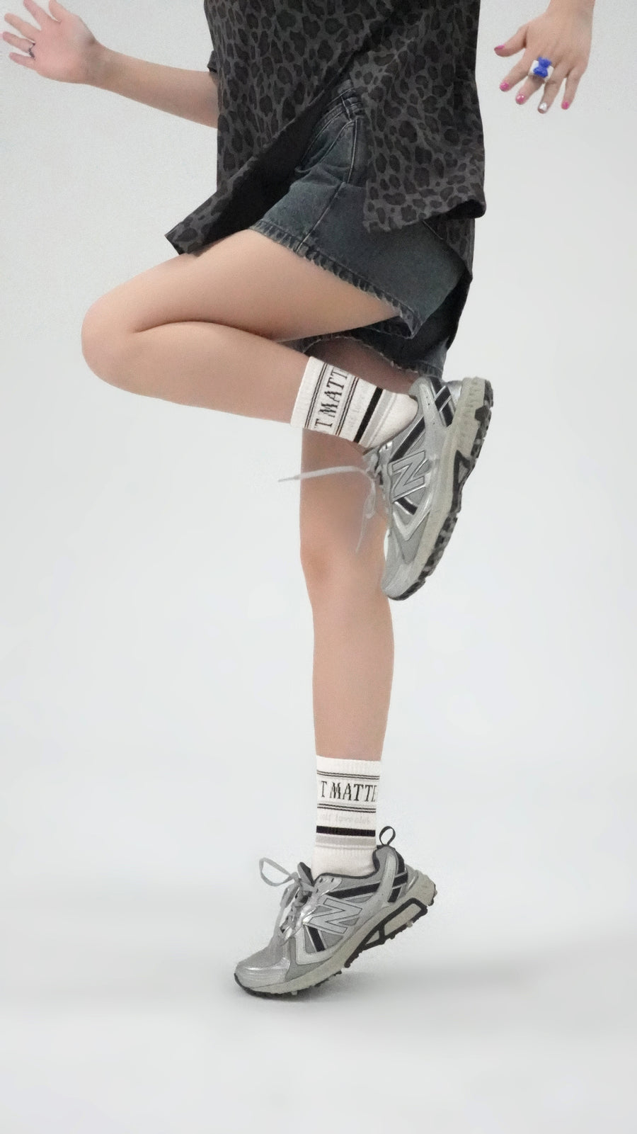 CHUU Size Doesnt Matter Lettering High Socks